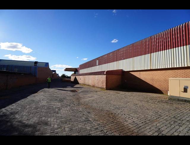5,358M² WAREHOUSE TO LET IN LASER PARK